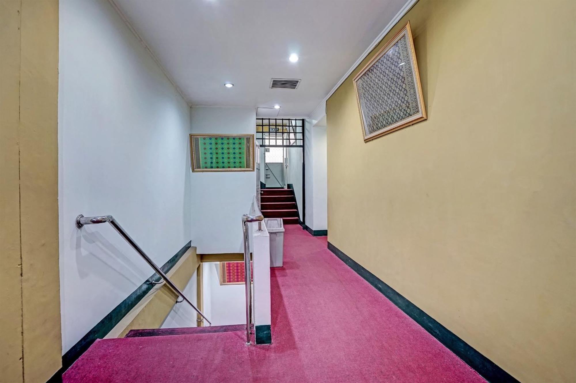 Super Oyo 91805 Hotel Wisma Bari Palembang Exterior foto